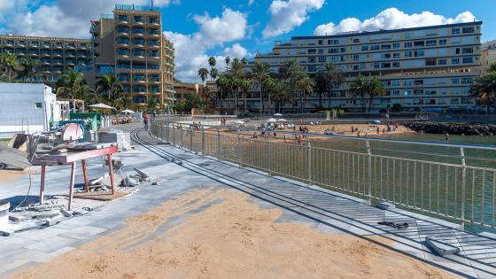 Renovering av strandpromenade i Arguineguín.