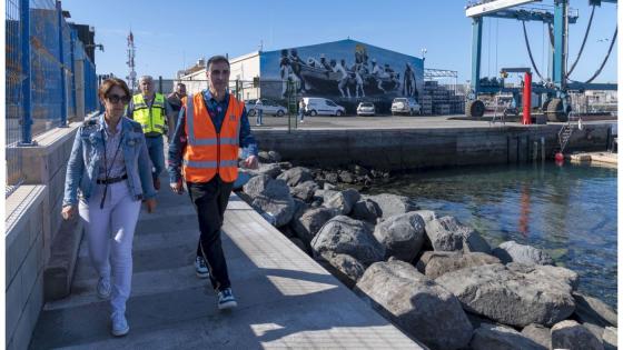 Ordfører i Mogán, Onalia Bueno og administrerende direktør for Puertos Canarios, José Gilberto Moreno.