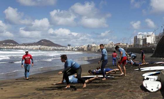 Surfing Canteras