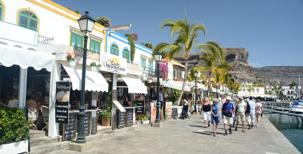 Strandpromenaden i Puerto de Mogán.