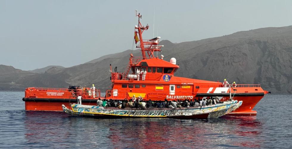 Langkano og redningsbåt ved El Hierro.