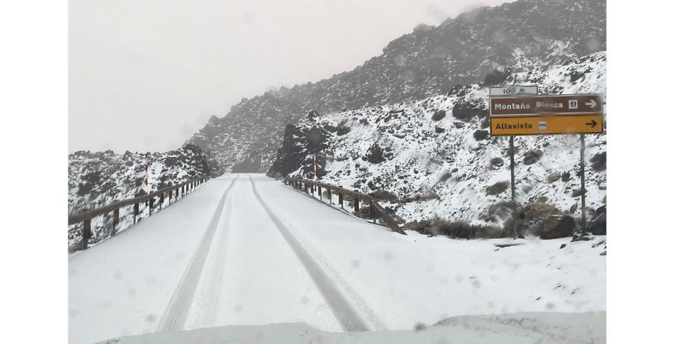 Snøstengt vei på Tenerife.